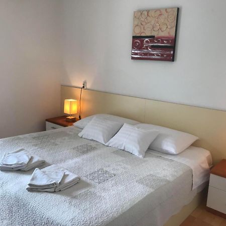 كورتْشولا Spacious Bedroom For Two With Pool View - Pansion Hajduk المظهر الخارجي الصورة
