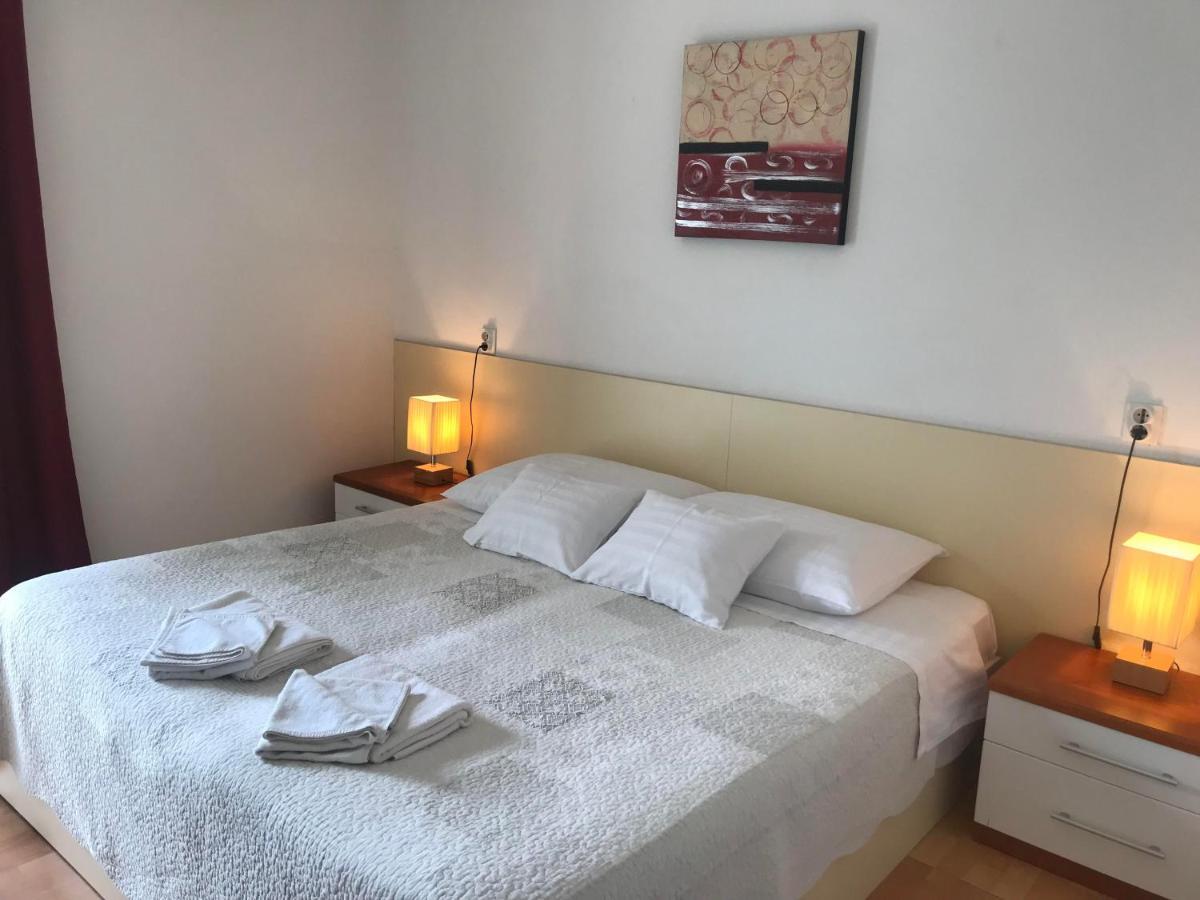 كورتْشولا Spacious Bedroom For Two With Pool View - Pansion Hajduk المظهر الخارجي الصورة