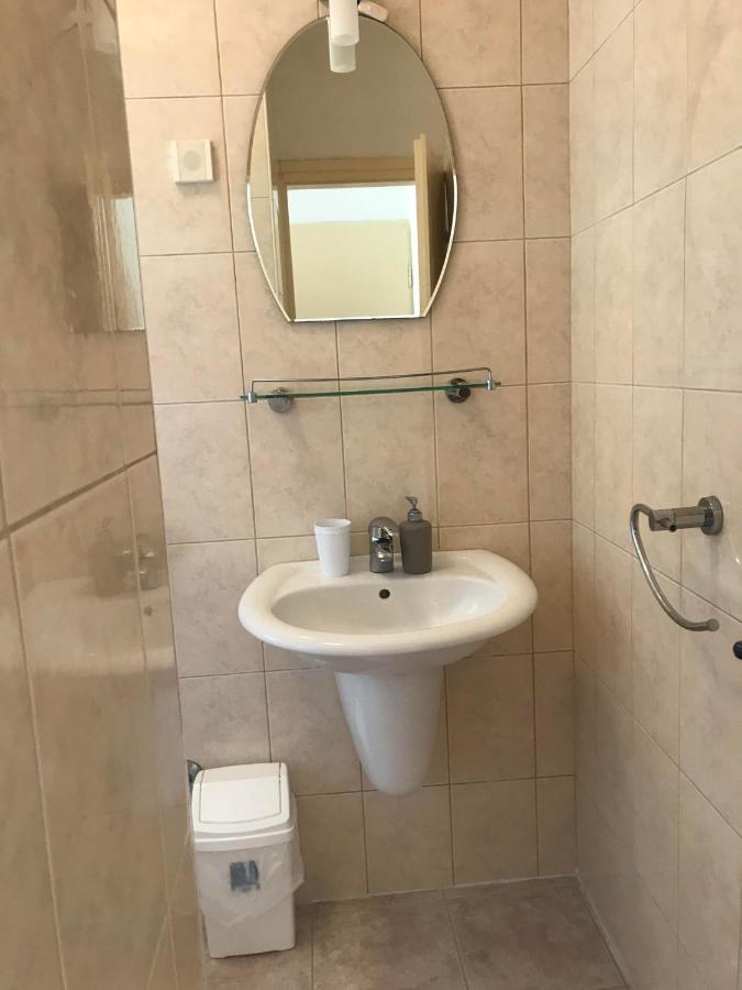 كورتْشولا Spacious Bedroom For Two With Pool View - Pansion Hajduk المظهر الخارجي الصورة