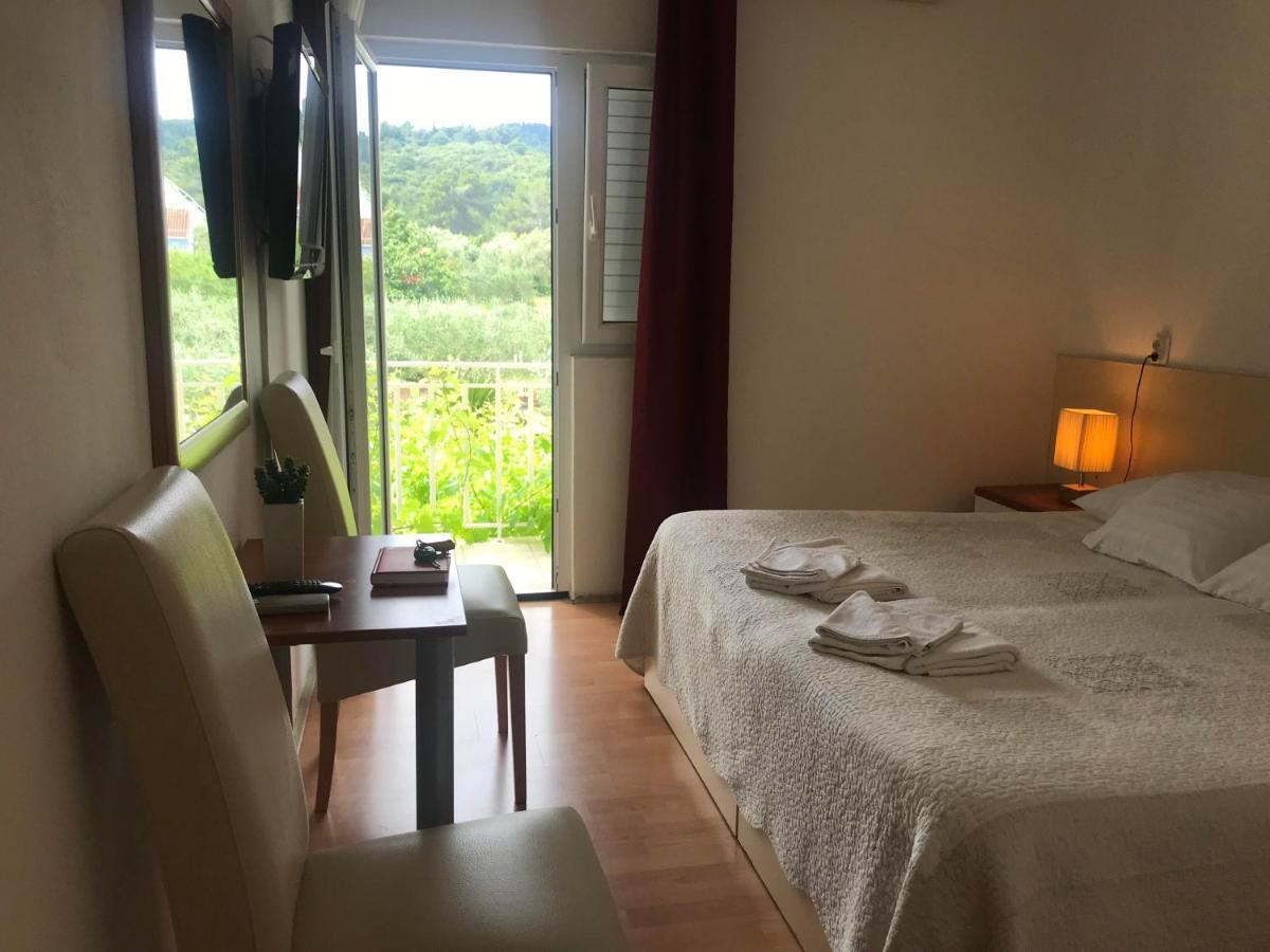 كورتْشولا Spacious Bedroom For Two With Pool View - Pansion Hajduk المظهر الخارجي الصورة